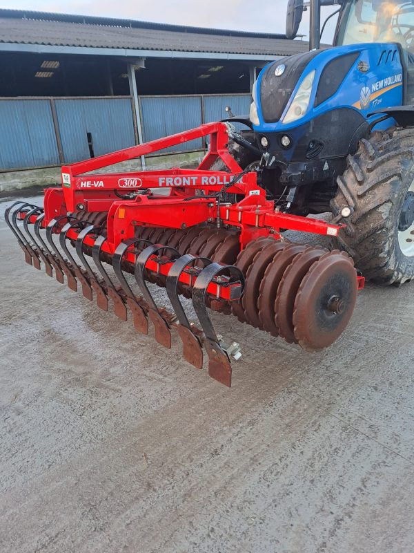 Front side view of the 3-meter Front Press HI VA, showing its wide and sturdy construction for efficient agricultural field preparation.