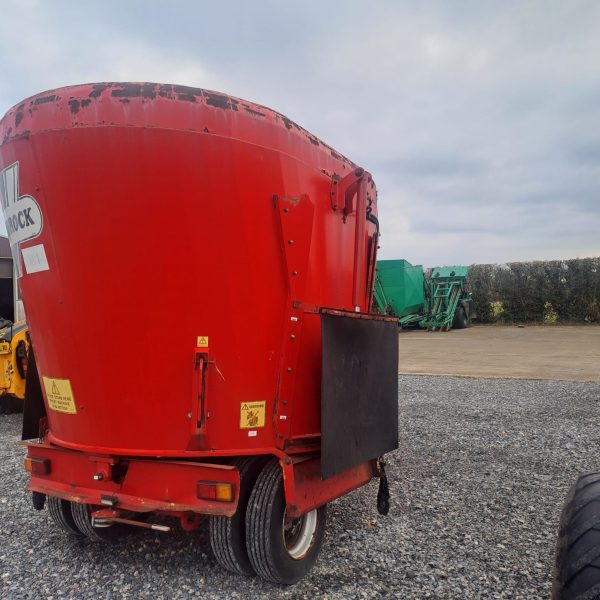 Back right side view of the Red Rock VM 14 Tub Diet Feeder, showcasing its construction and digital display for efficient feed distribution.