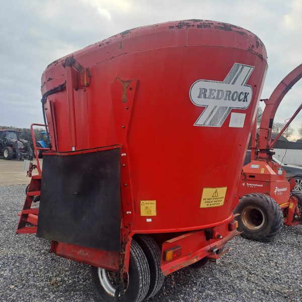 Left back side view of the Red Rock VM 14 Tub Diet Feeder, showcasing its design and key features for efficient and precise feed management.