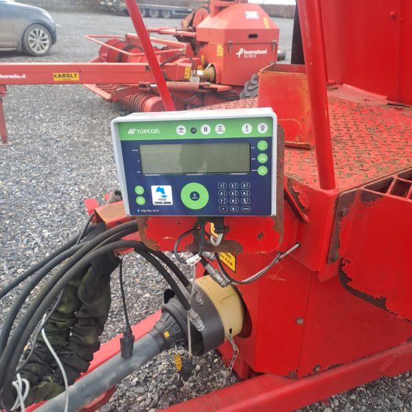 Left side view of the Red Rock VM 14 Tub Diet Feeder, showcasing the digital display and key features for efficient feed management.