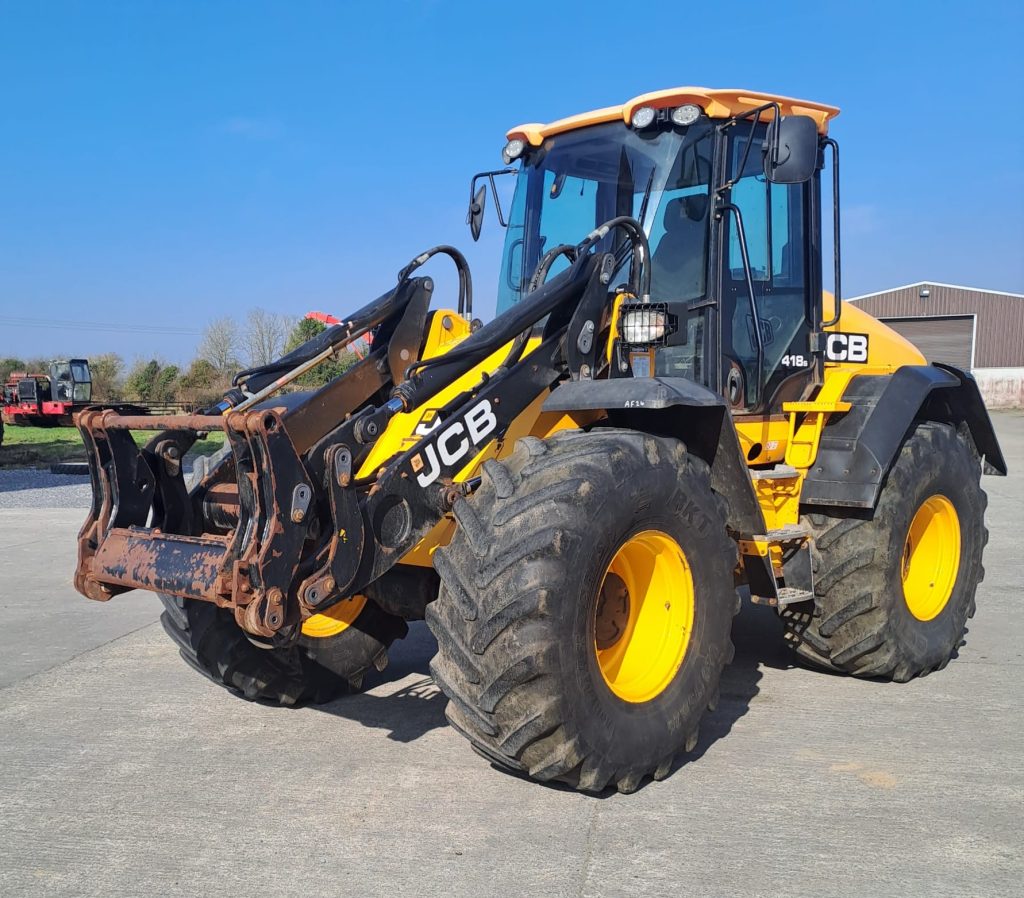 Side view of a JCB yellow tractor, with the front pointing to the southwest, showcasing its design and agricultural features.